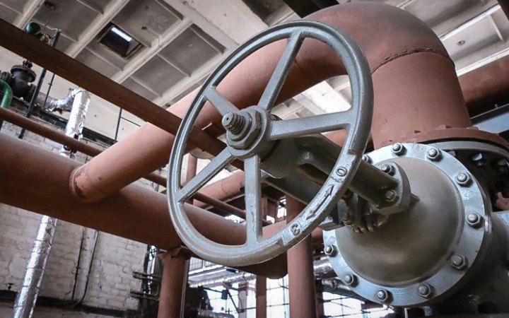 Опалювальний сезон розпочався: що буде зі світлом і газом