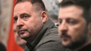 Єрмак підриває переговорний трек та підставляє Президента, – політолог