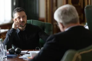 Зеленський анонсував кадрові зміни в МЗС та посольствах