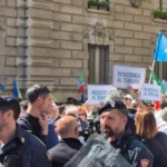 Скандал в Італії: на учасників акції з українськими прапорами скоєно напад