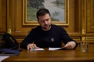 Продовження воєнного стану і мобілізації: Зеленський подав у Раду законопроєкти