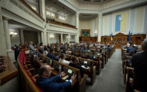 Рада обмежила посилений фінмоніторинг для PEP 12 місяцями