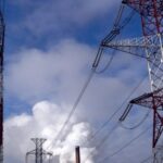 Знеструмлення у семи областях через обстріли та негоду Укренерго