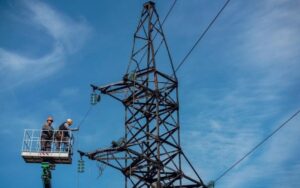 Через російські удари знеструмлення у шести областях та Києві Укренерго