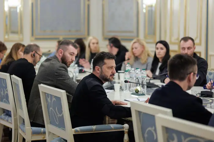 Зеленський відповів на питання, чому Україна припинила бити по російських НПЗ